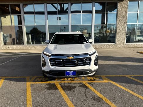 New 2026 Chevrolet Equinox LT image 2