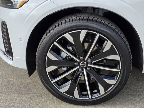 New 2026 Volvo XC60 B5 Ultra w/ Protection Package Premier image 12