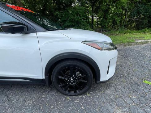 Used 2021 Nissan Kicks SR w/ SR Premium Package FWD image 12