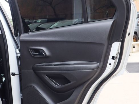 Used 2020 Chevrolet Trax LT w/ LT Convenience Package image 26