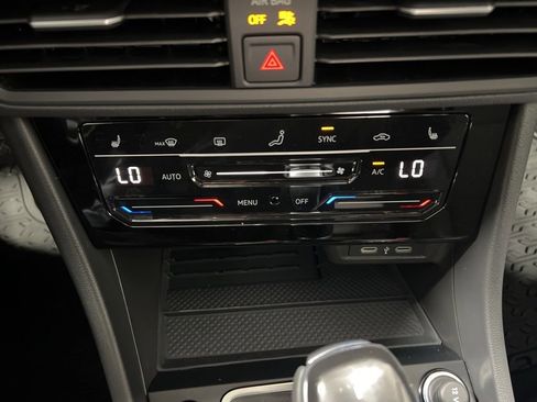 New 2025 Volkswagen Jetta SE image 33