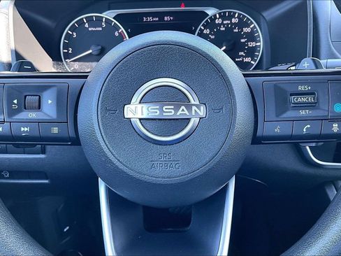 Used 2023 Nissan Rogue SV AWD/4WD image 7