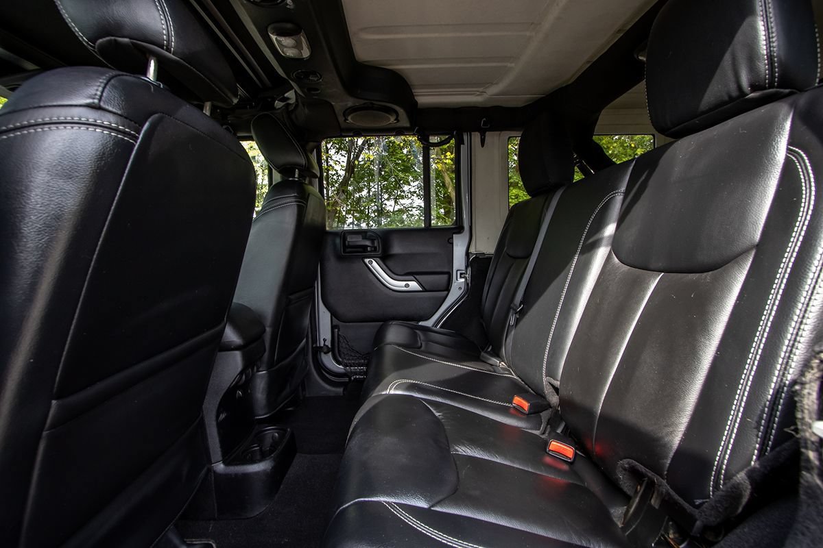 Used 2013 Jeep Wrangler Unlimited Rubicon w/ Connectivity Group AWD/4WD image 23