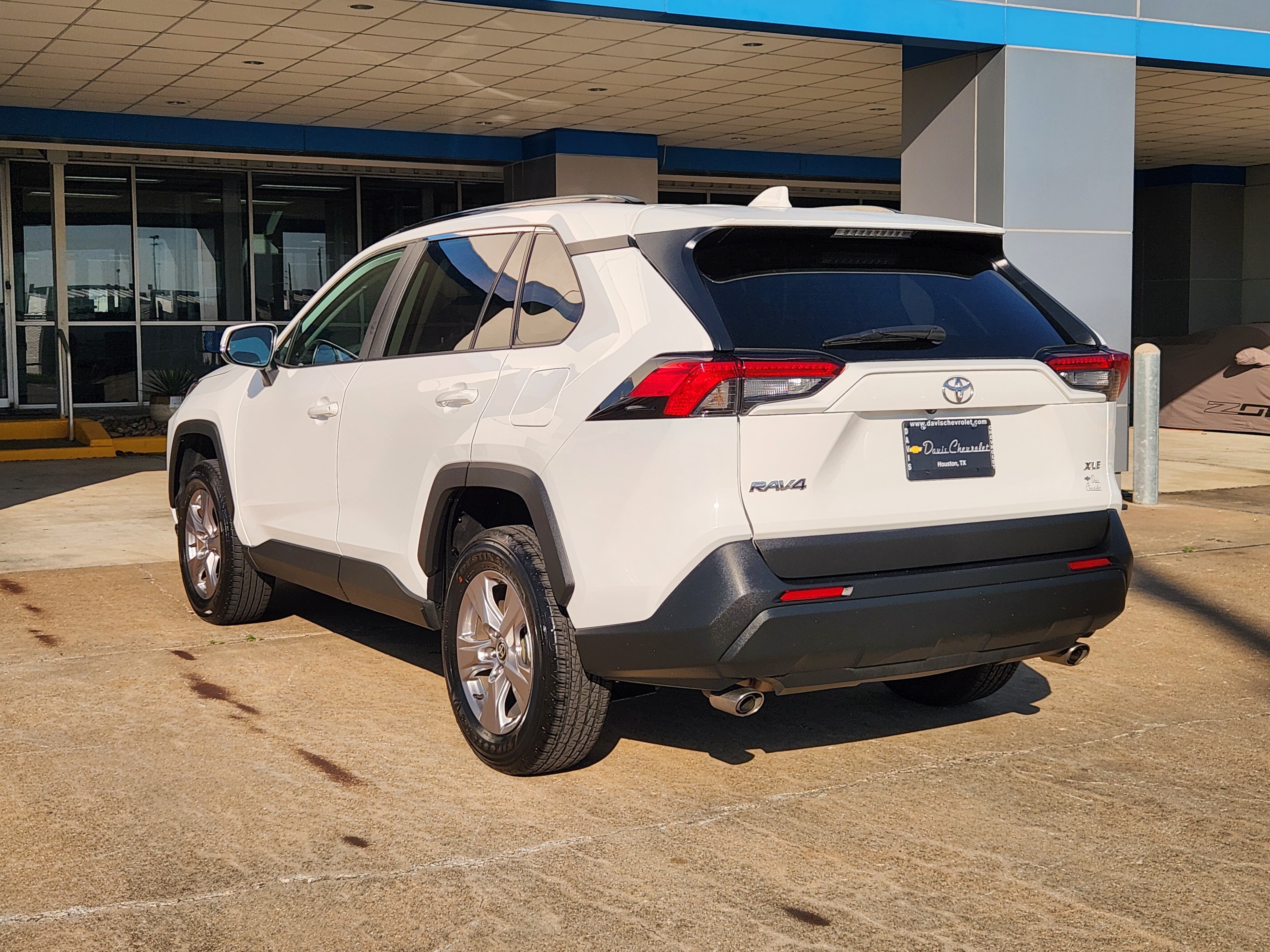 Used 2025 Toyota RAV4 XLE FWD image 8