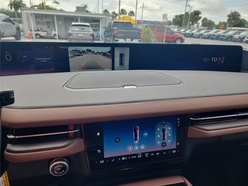 New 2026 Lincoln Navigator Reserve AWD/4WD image 37