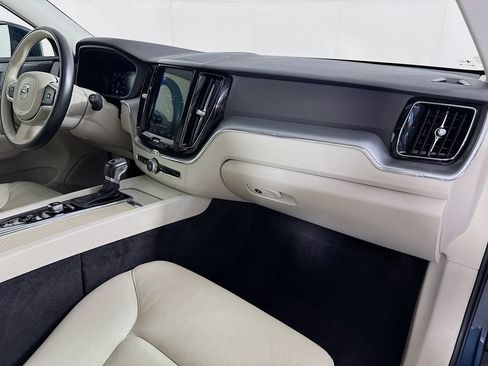 Used 2019 Volvo XC60 T5 Momentum w/ Multimedia Package AWD/4WD image 37