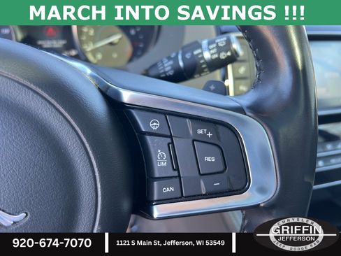 Used 2017 Jaguar F-PACE R-Sport image 18