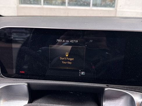 Used 2021 Mercedes-Benz GLB 250 4MATIC image 5