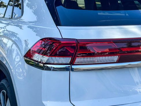 Used 2024 Volkswagen Atlas Cross Sport SE FWD image 9