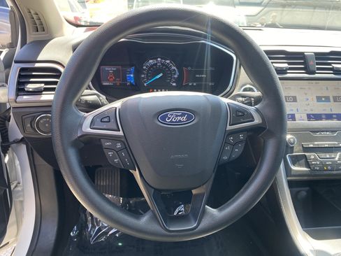 Used 2020 Ford Fusion SE FWD image 27