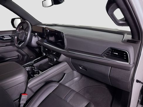 Used 2025 Chevrolet Suburban RST w/ RST Capability Package image 31