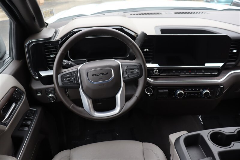 Used 2026 GMC Sierra 1500 SLT AWD/4WD image 10