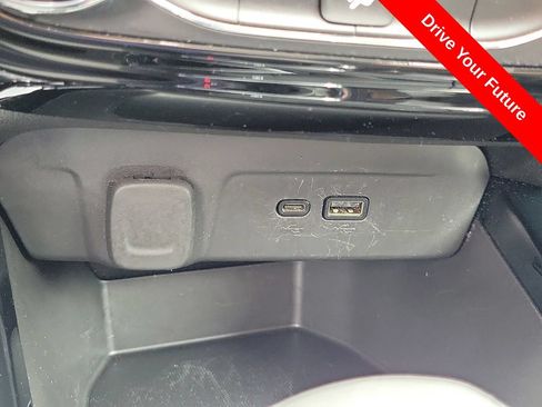 Used 2025 Chevrolet Trax LT FWD image 13