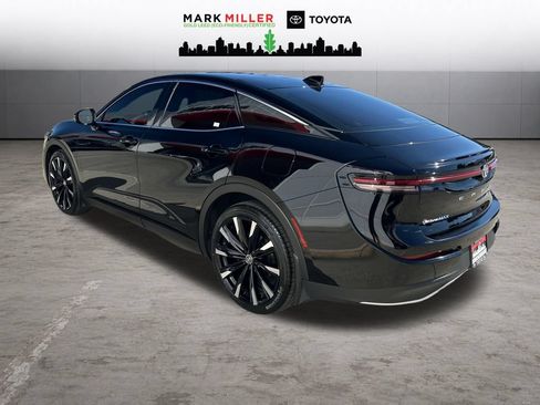 Certified 2025 Toyota Crown Platinum AWD/4WD image 3