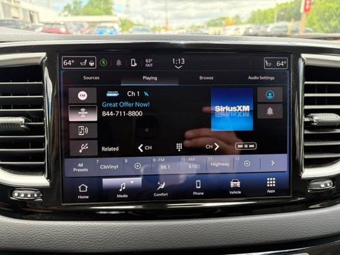 Used 2023 Chrysler Pacifica Touring-L FWD image 16