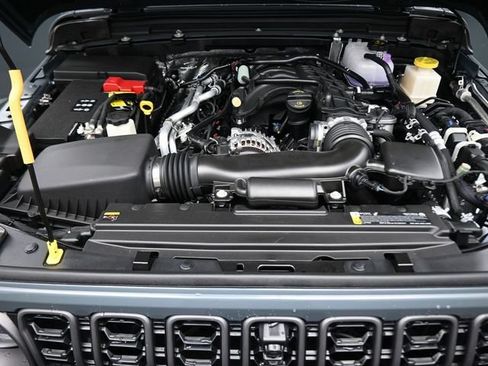 Used 2025 Jeep Gladiator Rubicon AWD/4WD image 21