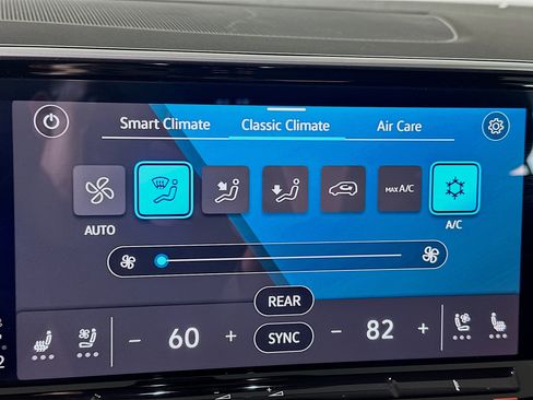 Used 2025 Volkswagen Atlas SE image 24