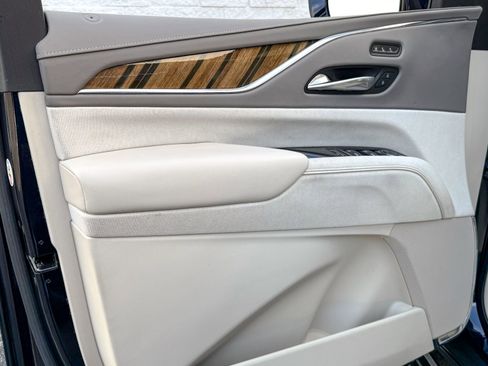 Used 2021 Cadillac Escalade Premium Luxury Platinum image 18