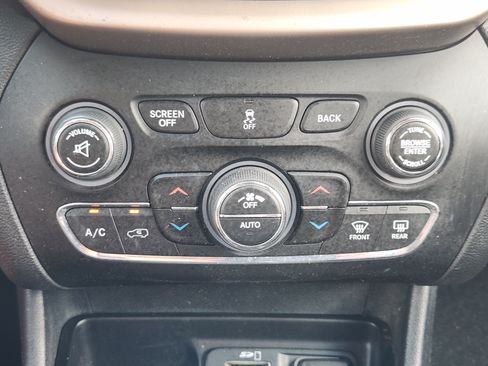 Used 2016 Jeep Cherokee Limited FWD image 20