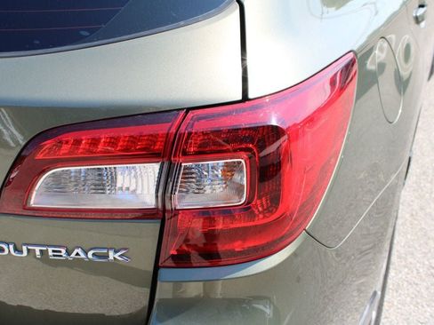 Used 2017 Subaru Outback 2.5i AWD/4WD image 11