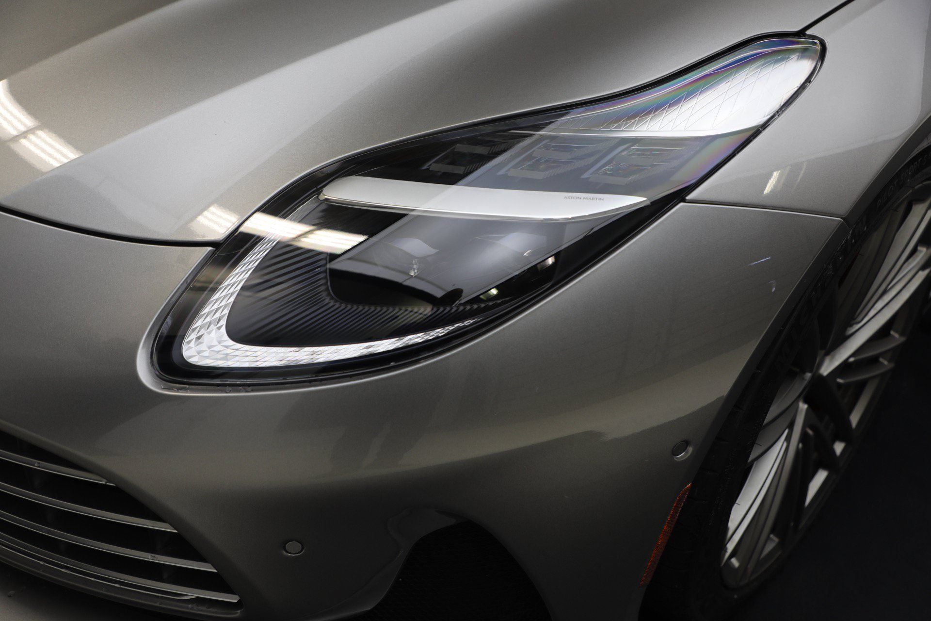Used 2024 Aston Martin DB12 Convertible RWD image 39