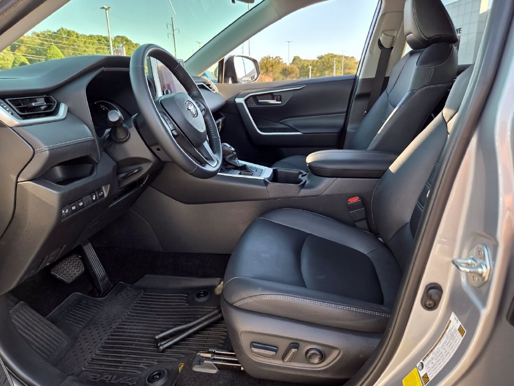Used 2023 Toyota RAV4 XLE Premium AWD/4WD image 5