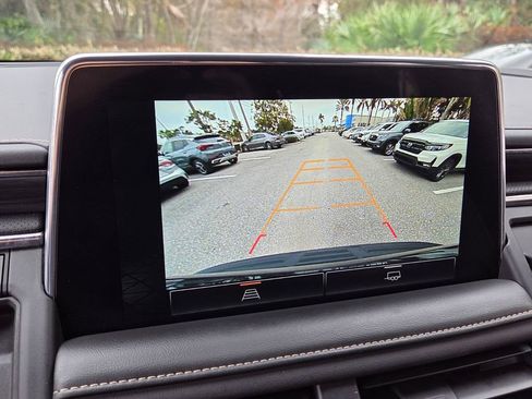 Used 2023 GMC Yukon SLT image 30