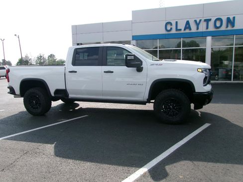 New 2026 Chevrolet Silverado 2500 ZR2 image 1