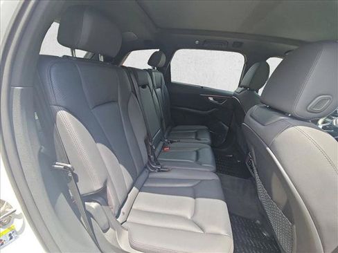Used 2020 Audi Q7 3.0T Premium Plus w/ Premium Plus Package AWD/4WD image 19