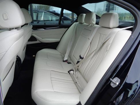 Used 2022 BMW 540i xDrive w/ Executive Package image 18