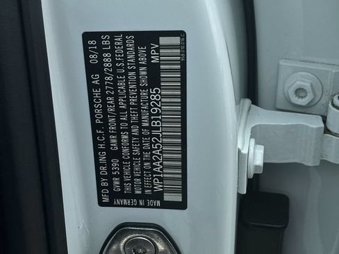 Used 2018 Porsche Macan AWD/4WD image 33