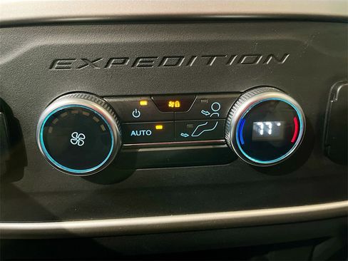 Used 2024 Ford Expedition XLT image 25