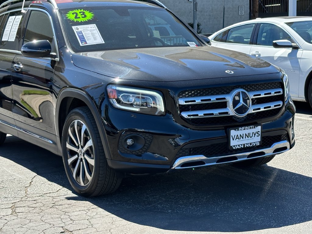 Used 2023 Mercedes-Benz GLB 250 4MATIC w/ Premium Package image 11