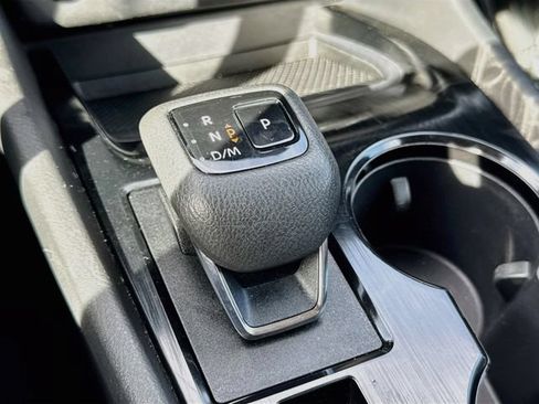 Used 2024 Nissan Rogue S FWD image 16