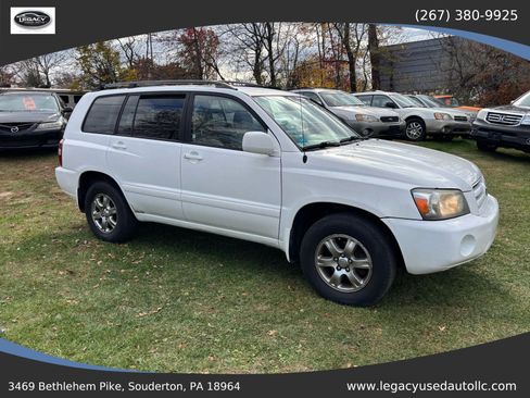 Used 2005 Toyota Highlander 4WD V6 w/ 3rd Row image 3