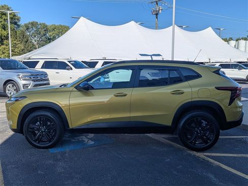 Used 2024 Chevrolet Trax ACTIV w/ Sunroof Package image 6