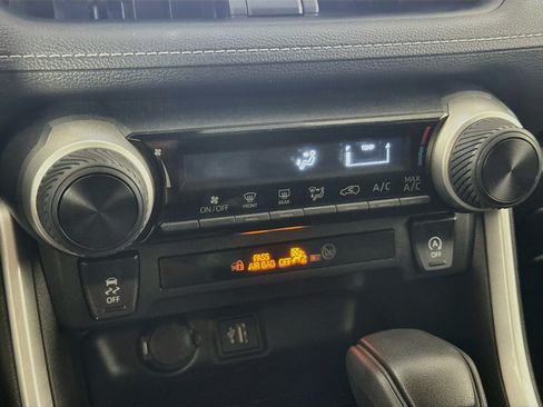 Used 2023 Toyota RAV4 LE AWD/4WD image 17