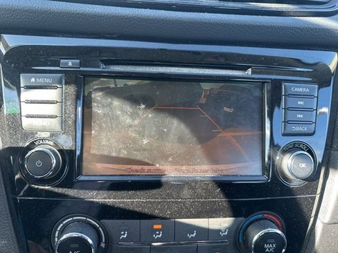 Used 2018 Nissan Rogue S image 17