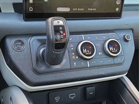 Used 2023 Land Rover Defender 130 First Edition image 28