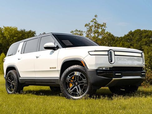 Used 2023 Rivian R1S Adventure AWD/4WD image 4