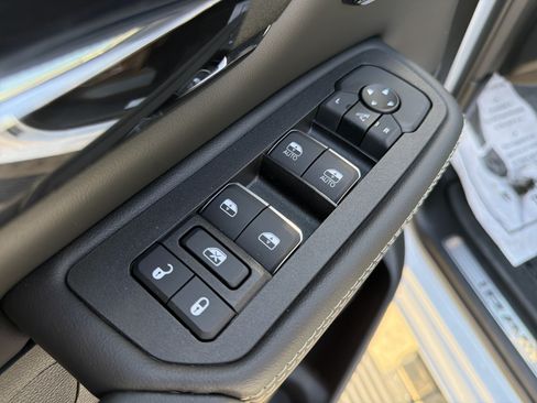 Used 2025 RAM 1500 Limited AWD/4WD image 13