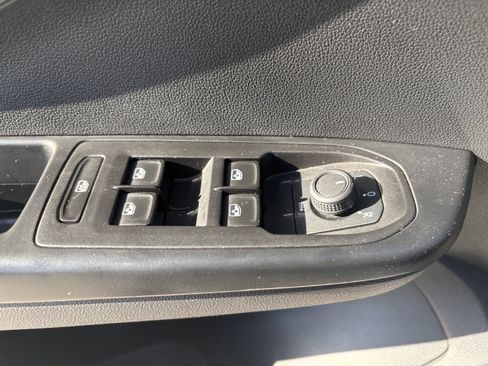 Used 2023 Volkswagen Taos SEL image 13