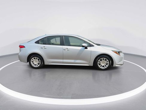 Certified 2022 Toyota Corolla LE FWD image 9