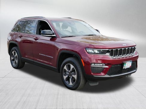 Used 2024 Jeep Grand Cherokee Limited 4xe w/ Trailer Tow Package AWD/4WD image 10