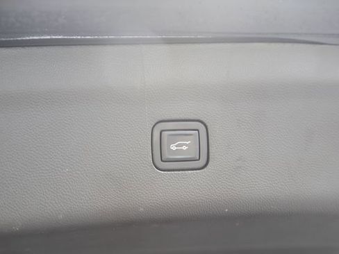 Used 2022 Buick Enclave Essence FWD image 6