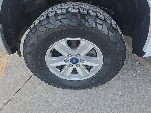 Used 2015 Ford F150 XLT image 30