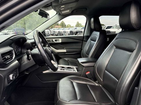Used 2022 Ford Explorer XLT w/ Equipment Group 202A AWD/4WD image 13