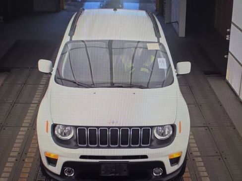 Used 2019 Jeep Renegade Latitude w/ Cold Weather Group image 16