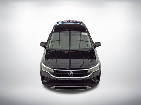 Used 2024 Volkswagen Taos SE FWD image 2