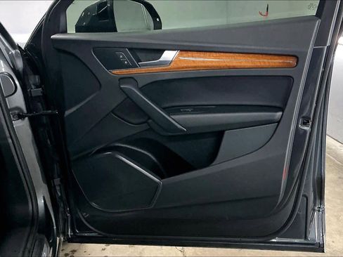 Used 2023 Audi Q5 2.0T Premium w/ Convenience Package image 26